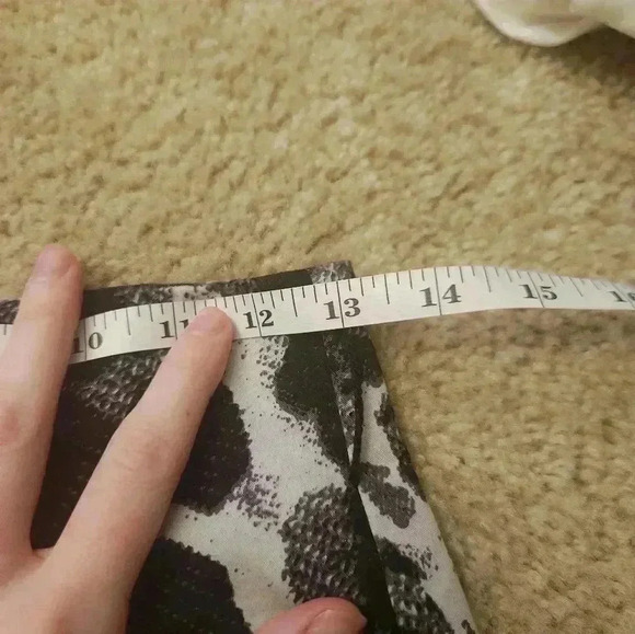 Worthington Black White Midi Skirt Size 2P 26" Waist Snake  #R448 - Picture 4 of 5